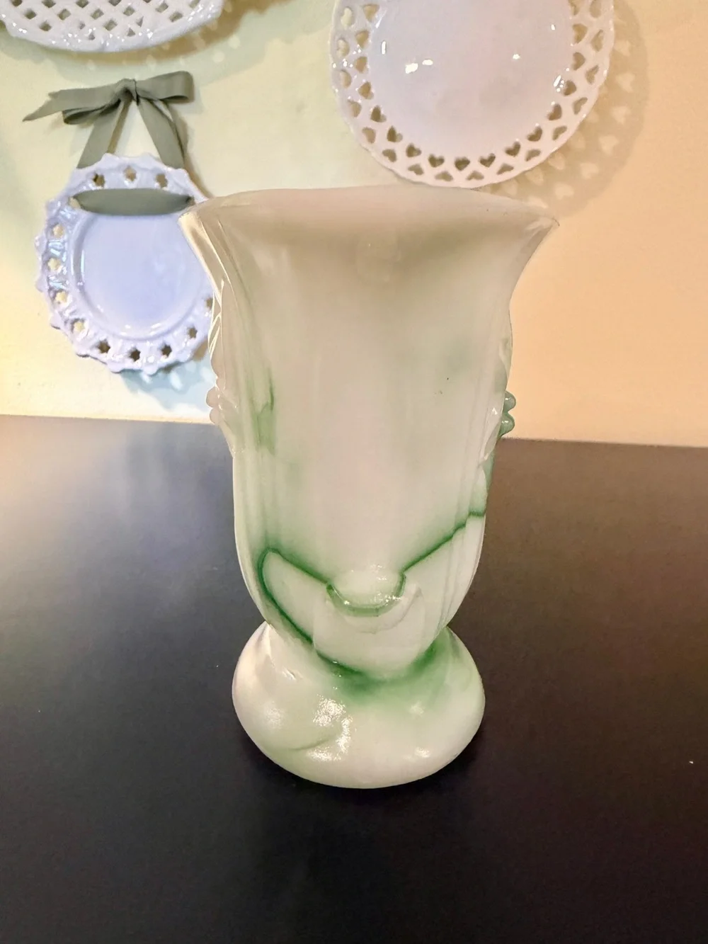 VINTAGE GREEN SLAG GLASS VASE, 1930’S-1940’S.